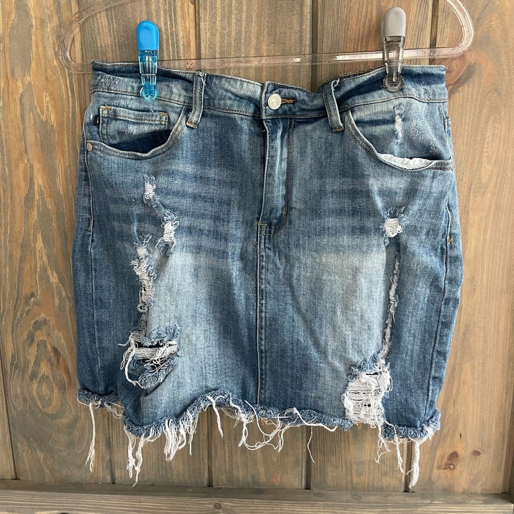 Gently Used Judy Blue destroy denim skirt